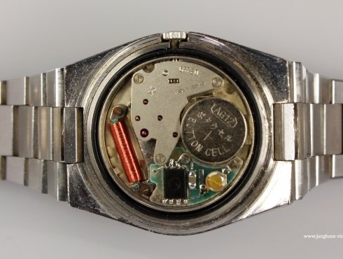 Junghans-667.20-Werk-movement.jpg