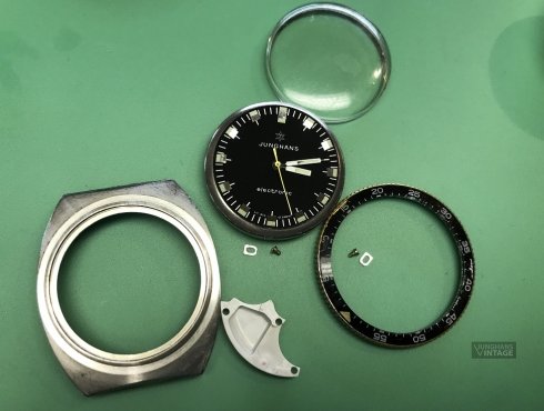 Junghans-600-Taucher-Skin-diver-008.jpg