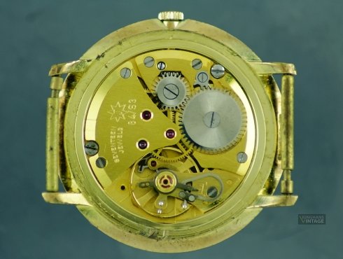 Junghans-J84_S3-Max-Bill-goldenes-Strichblatt-04.jpg
