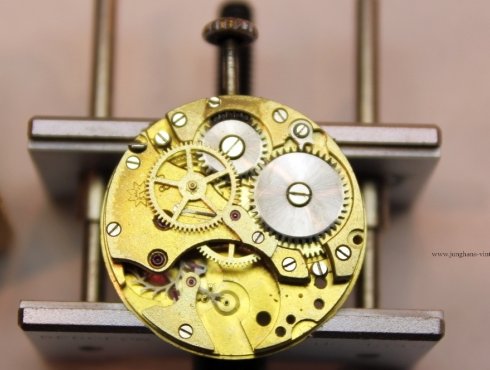 21-Unruh-entfernt-balance-wheel-disassembled.jpg
