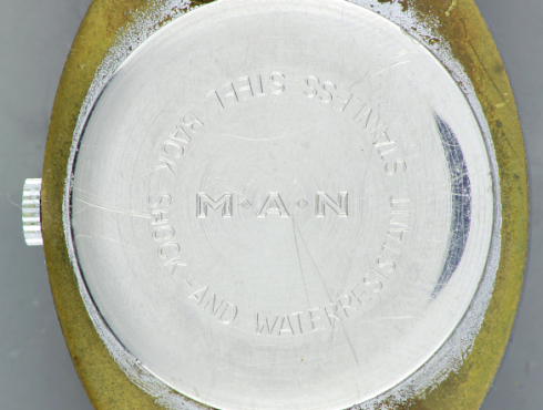 Junghans-620.50-Kissen-MAN-002.png