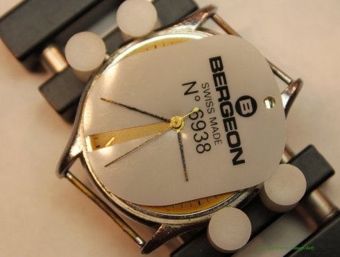 9-Junghans-J80-Junghans-680.72-Zeigerentfernung-removal-of-hands.jpg