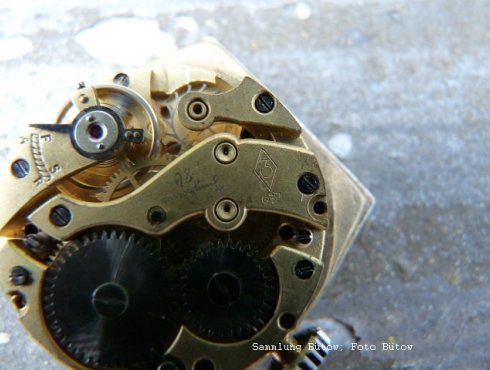 Junghans-J80-Zentra-637-Werk.jpg