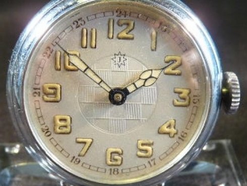 Junghans-J53-Rond-Radium-Front-Foto-u.-Sammlung-M.-Bütow-.JPG