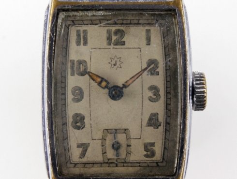 Junghans-J96-Front-mit-Band.jpg