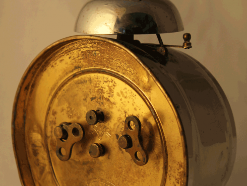 HAU-Wecker-Pfeilkreuz-um-1924-LUX-Werk-Rückseite-back.png