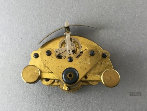 Junghans-Max-Bill-Wanduhr-Striche-01.jpg