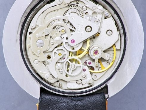 Junghans-688.10-bullhead-01.jpg
