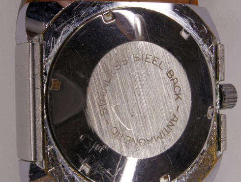 Junghans-Scheibenuhr-blau-mit-Band-005.png