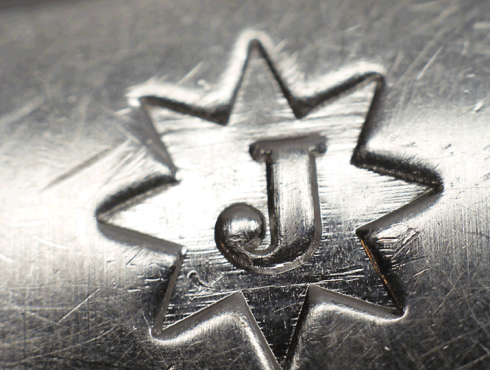 Junghans-667.20-Logo-Schließe.png
