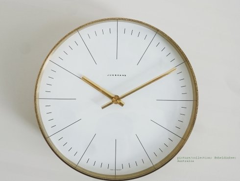 Junghans-Max-Bill-Wanduhr-@sheldinkee-Australien-text.jpg