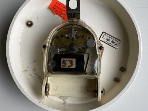 Junghans-Küchenuhr-Max-Bill-rund-Sebastian-Brassat-001.jpg