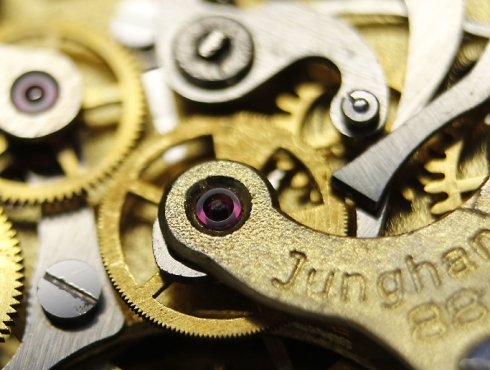 Junghans-J88-688.70-Werk-Detail-2.jpg