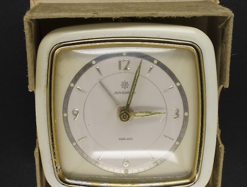 Junghans-Wecker-Darling.jpg