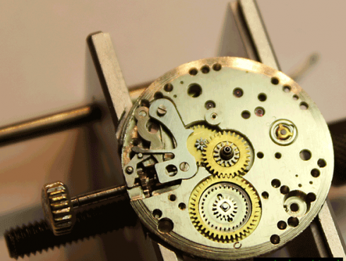 Junghans-J80-12-Junghans-680.75-Werk-zifferblattseitig-movement-dial-side.png