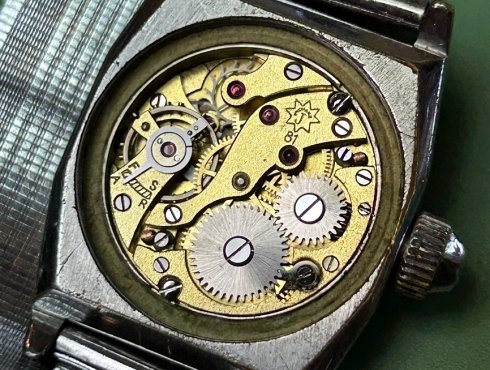 Junghans-J81-wassergeschützt-002.jpg