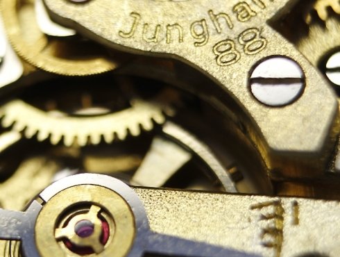 Junghans-J88-688.70-Werk-Detail.jpg