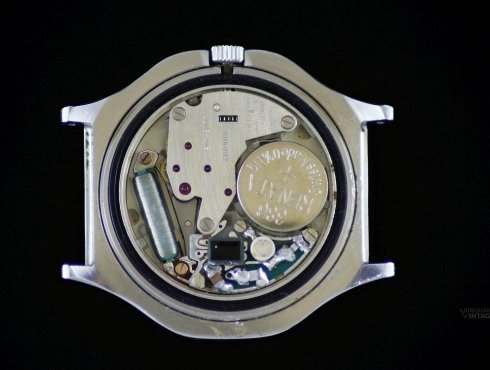 Junghans-667.26-Chronometer-quartz-4-mhz02.jpg