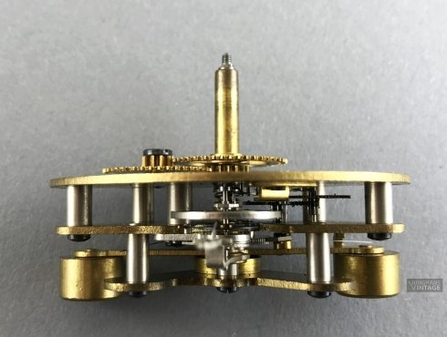 Junghans-Max-Bill-Wanduhr-Striche-03.jpg