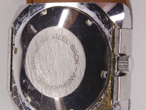 Junghans-Scheibenuhr-blau-mit-Band-004.png