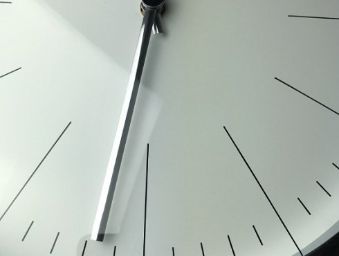 Junghans-Max-Bill-Wanduhr-Striche-chrom-045.jpg