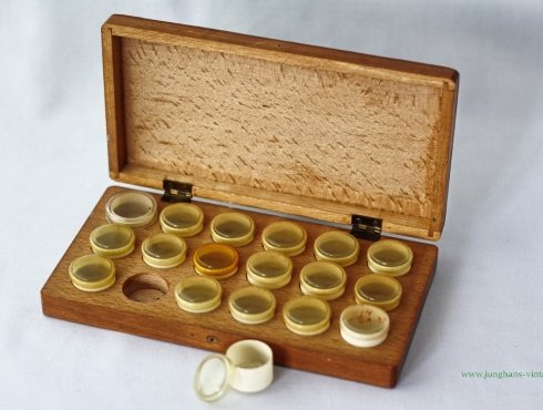 Junghans-Fournituren-Kasten-Holz-groß-5.jpg