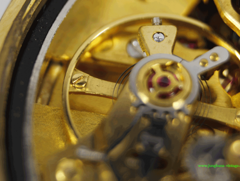 Junghans-J83-1-senkrechte-U.png