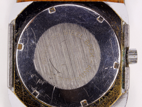 Junghans-Scheibenuhr-blau-mit-Band-003.png