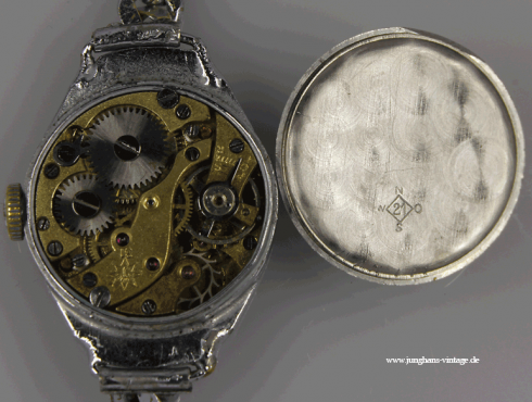 Junghans-J81-Zentra-Werk-und-Rückdeckel-innen-movement-and-case-back-inside.png