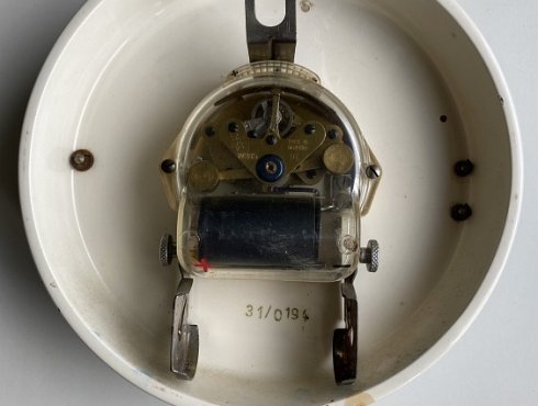 Junghans-Küchenuhr-Max-Bill-rund-Sebastian-Brassat-003.jpg