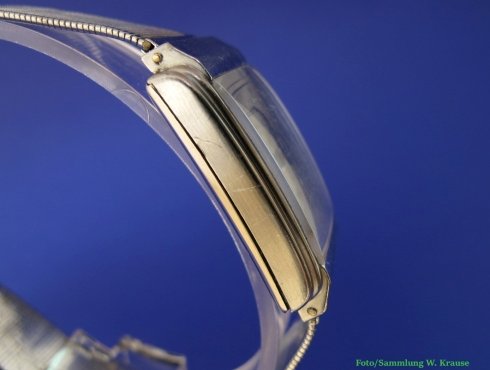 Junghans-J81-Meister-seitl.jpg