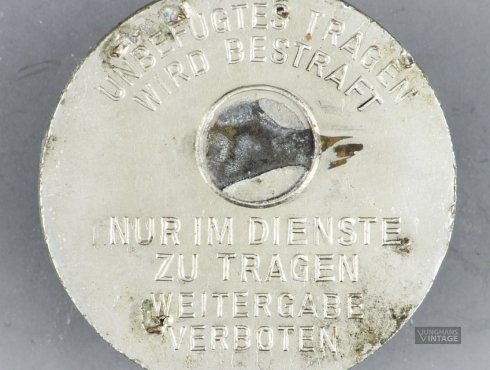 Junghans-Ansteckbutton-Mitarbeiter-003.jpg