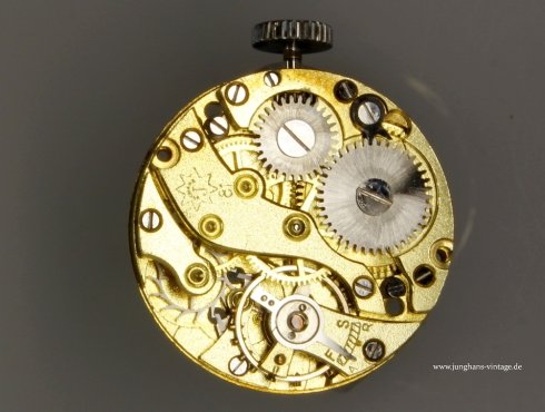Junghans-J81-Werk-unruhseitig.jpg