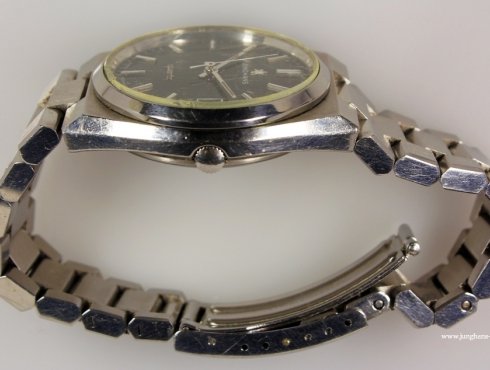 Junghans-667.20-Krone-oben-crown-up.jpg