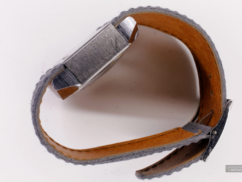 Junghans-Scheibenuhr-blau-mit-Band-001.png